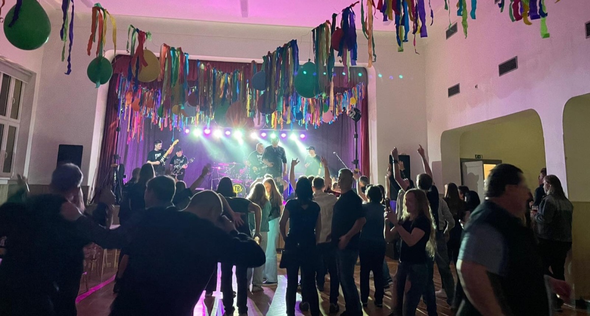 c0064def-3ddc-487c-b877-ee6d50cca4b1