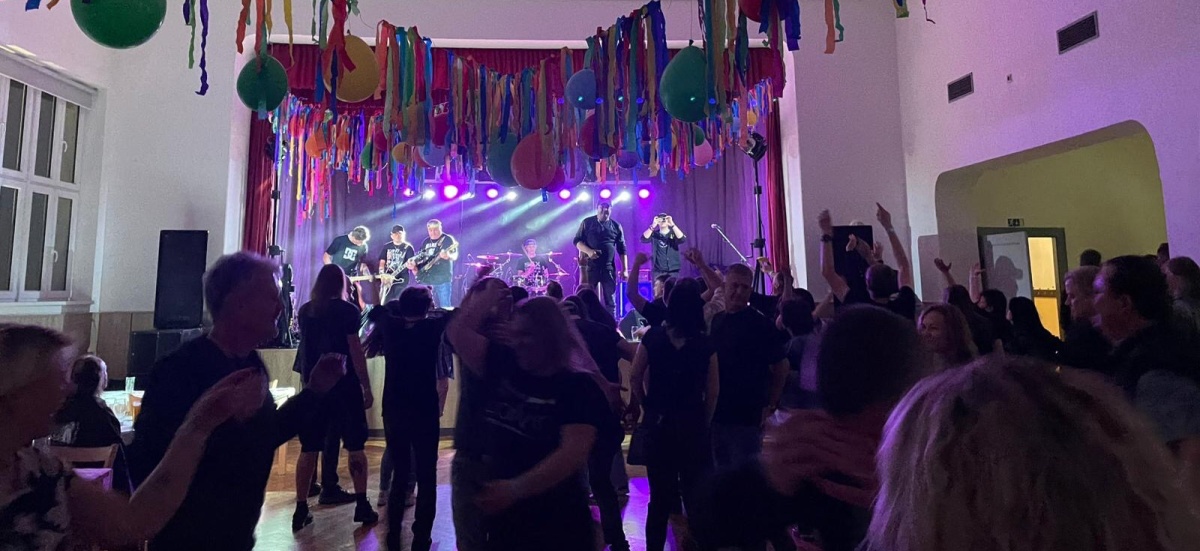 f318d104-406d-42dd-90fb-9e1e415f9978